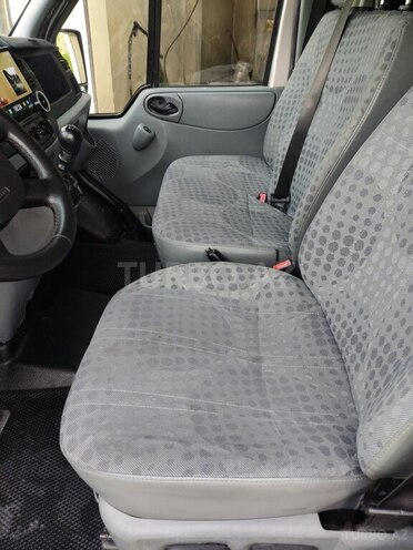 Ford Transit-12