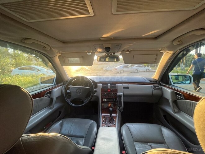 Mercedes E 280-4