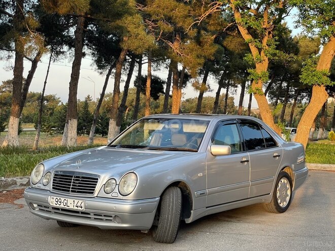 Mercedes E 280-7