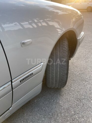 Mercedes E 280-8