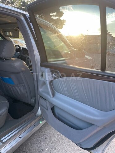 Mercedes E 280-12