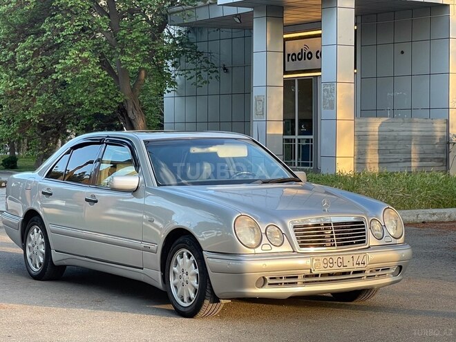 Mercedes E 280-1