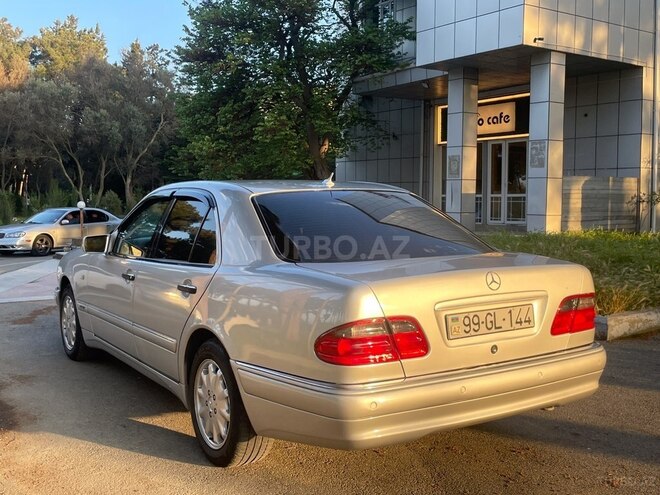 Mercedes E 280-19