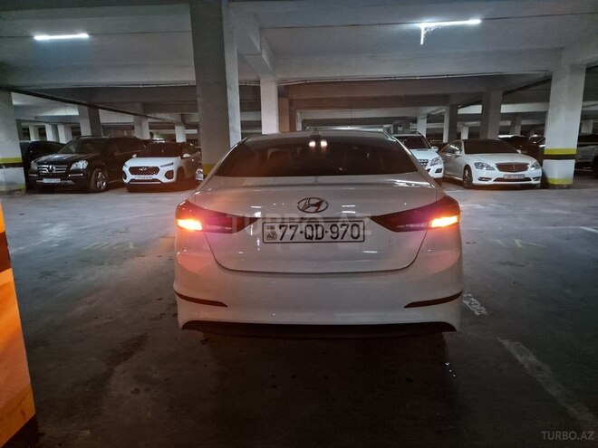 Hyundai Elantra-2