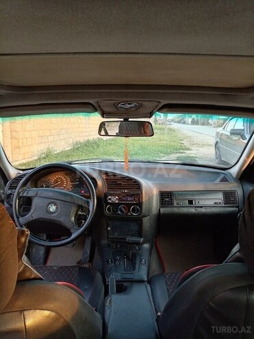 BMW 320-2