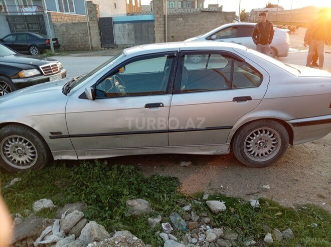 BMW 320-6