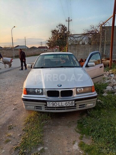 BMW 320-1