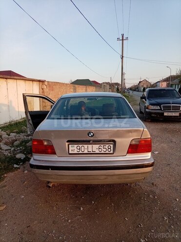 BMW 320-8