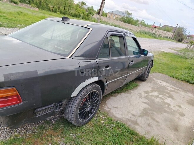 Mercedes 230 E-3
