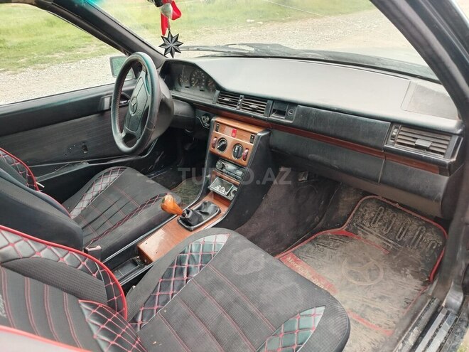 Mercedes 230 E-4