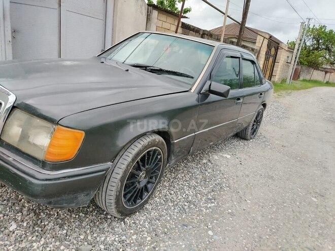 Mercedes 230 E-5