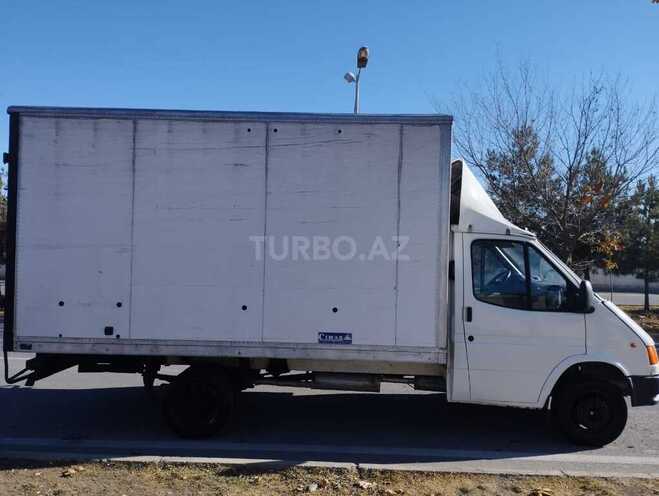 Ford Transit-9