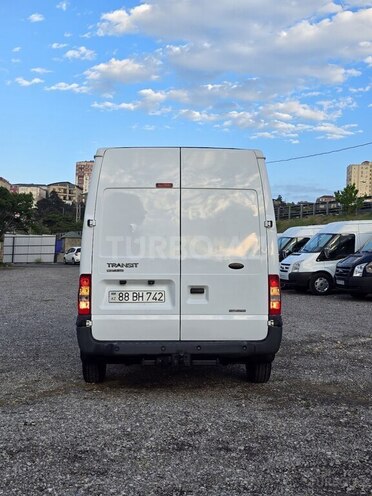 Ford Transit-6