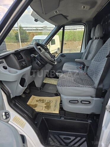 Ford Transit-8