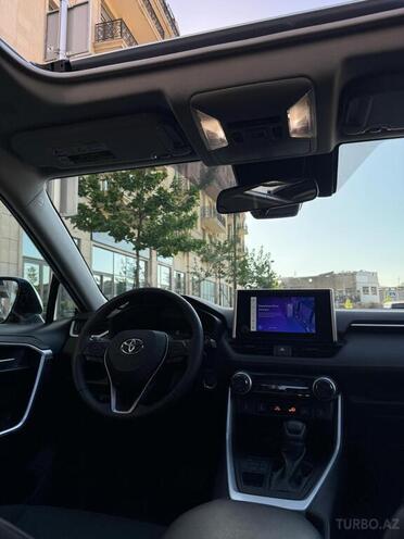 Toyota RAV4-8