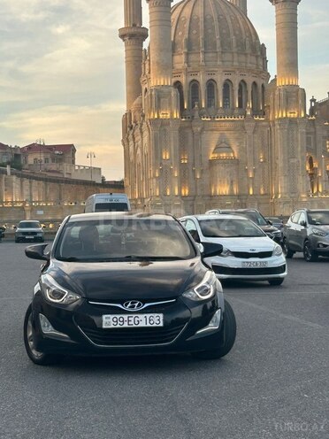 Hyundai Elantra-1