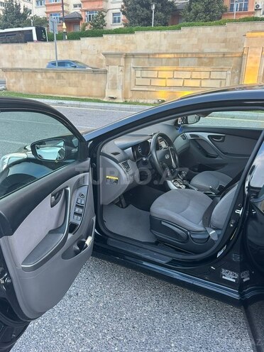Hyundai Elantra-10