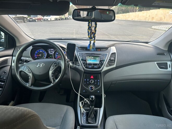 Hyundai Elantra-13