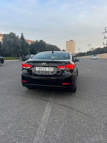 Hyundai Elantra-6
