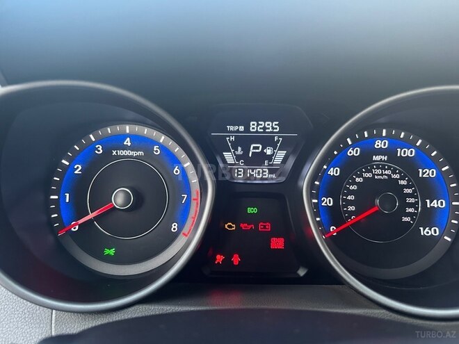 Hyundai Elantra-14