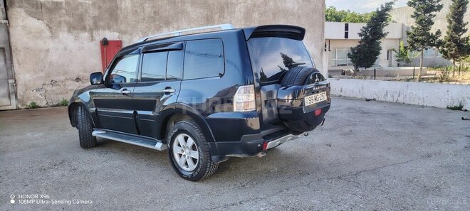 Mitsubishi Pajero-4