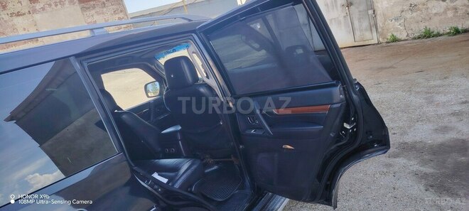 Mitsubishi Pajero-11