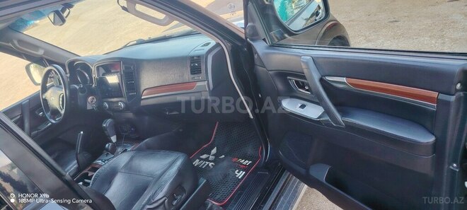 Mitsubishi Pajero-10