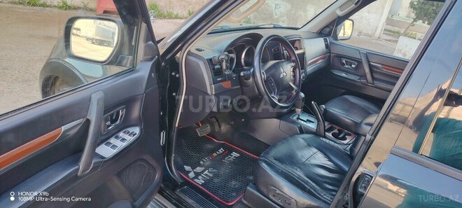 Mitsubishi Pajero-9