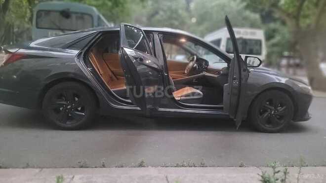 Hyundai Elantra-12