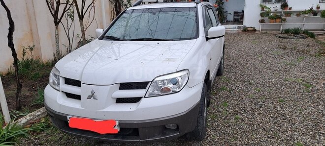 Mitsubishi Outlander-1