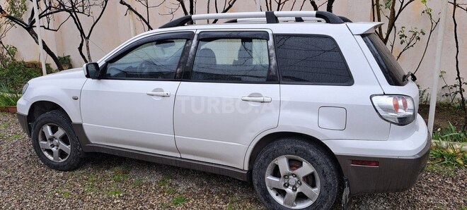Mitsubishi Outlander-3
