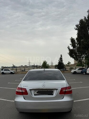Mercedes E 220-13