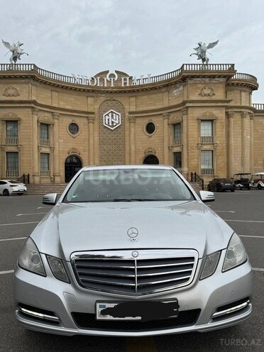 Mercedes E 220-1
