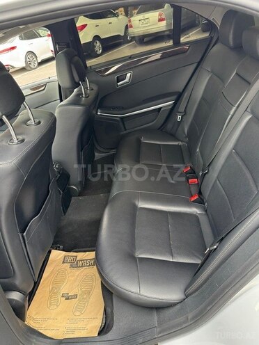Mercedes E 220-12