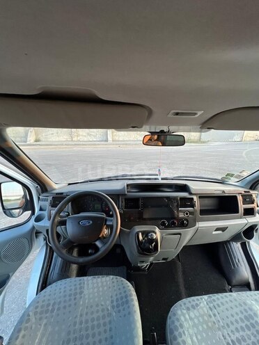 Ford Transit-5