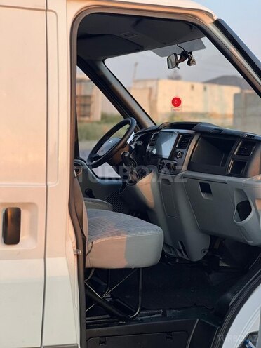 Ford Transit-7