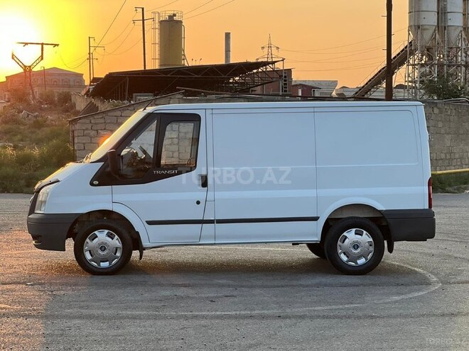 Ford Transit-4