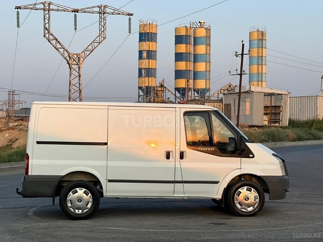 Ford Transit-6