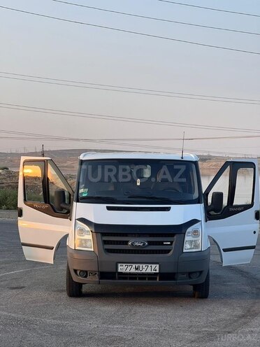 Ford Transit-10