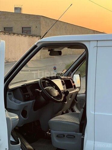 Ford Transit-14