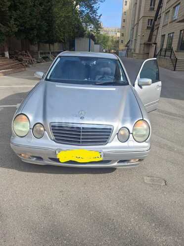 Mercedes E 270-1