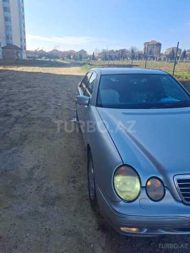 Mercedes E 270-4