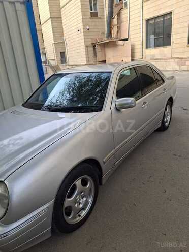 Mercedes E 270-16