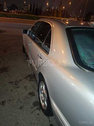 Mercedes E 270-8