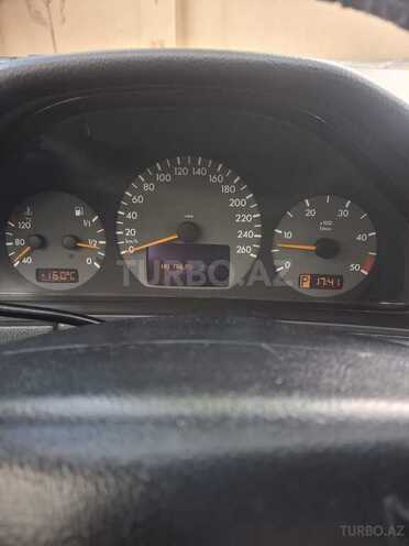 Mercedes E 270-17