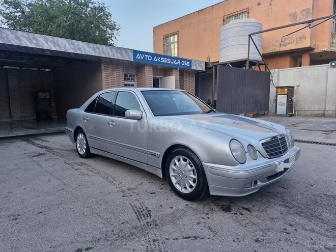 Mercedes E 220-2