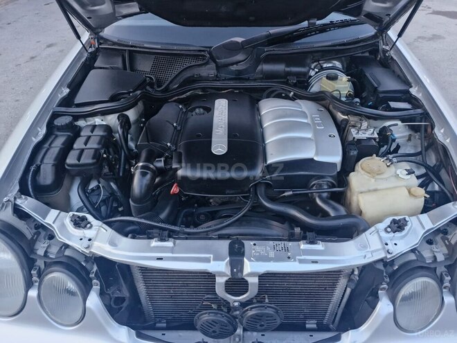 Mercedes E 220-13