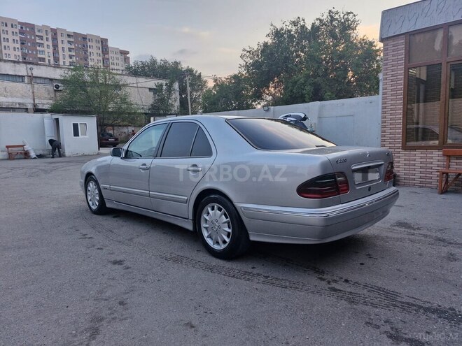 Mercedes E 220-6