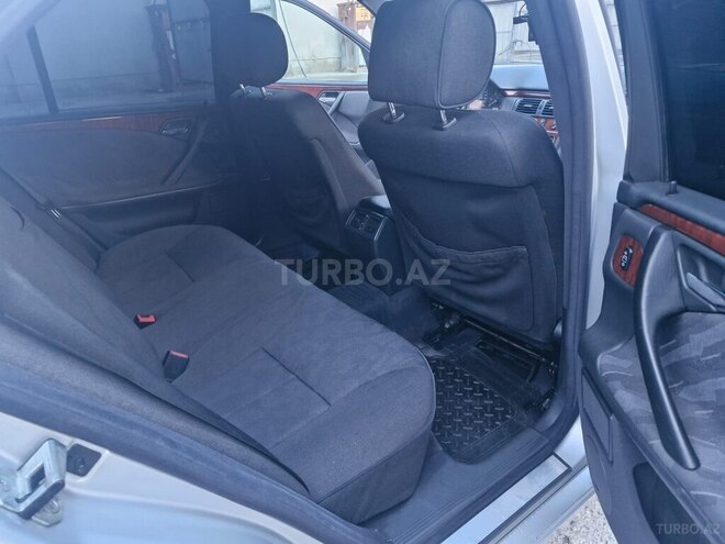 Mercedes E 220-12