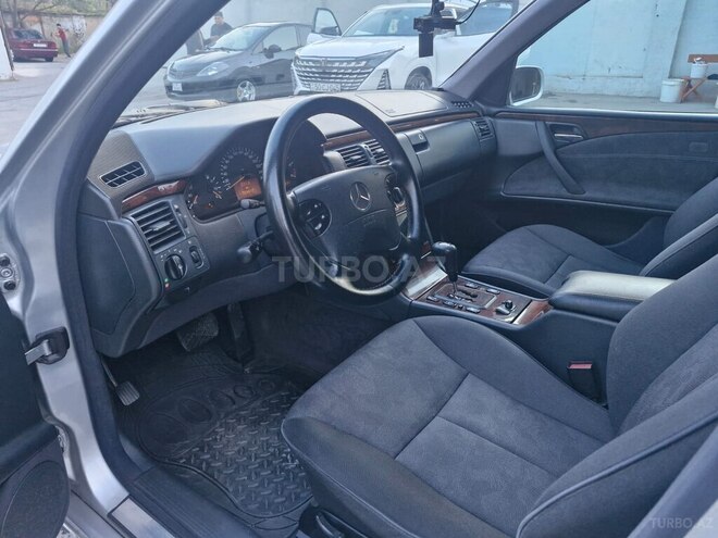 Mercedes E 220-9